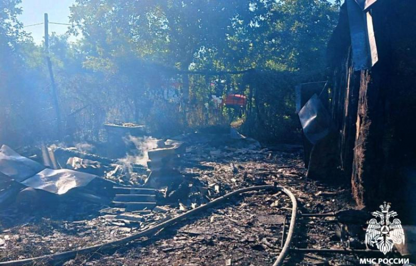 Двое жителей Кубани заживо сгорели в собственном доме