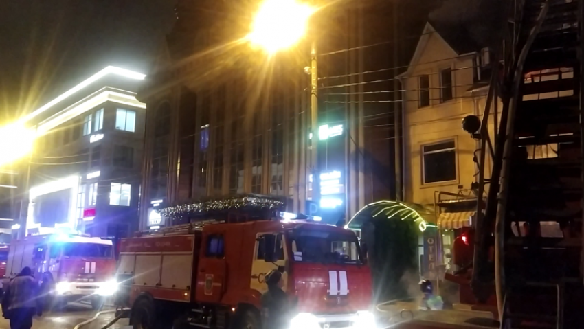 Пожар в краснодарском отеле тушили почти всю ночь 