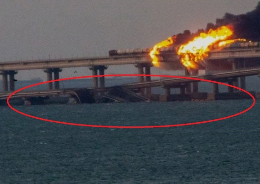 На Крымском мосту остановлено движение после взрыва