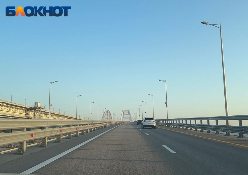 В пробках перед Крымским мостом застряли 450 автомобилей