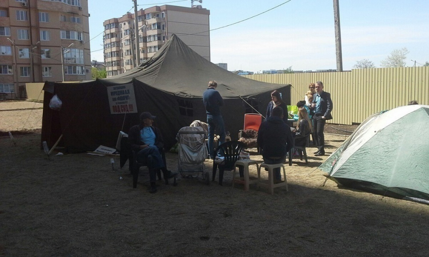 Мэрия Краснодара обвинила голодающих дольщиков в остановке строительства