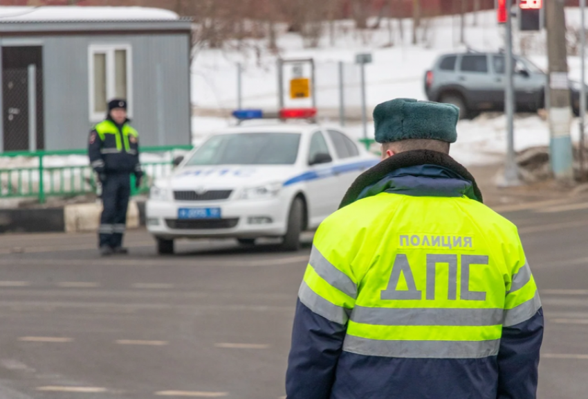 Для отчётности полицейские инициировали дачу взятки и попали под следствие 