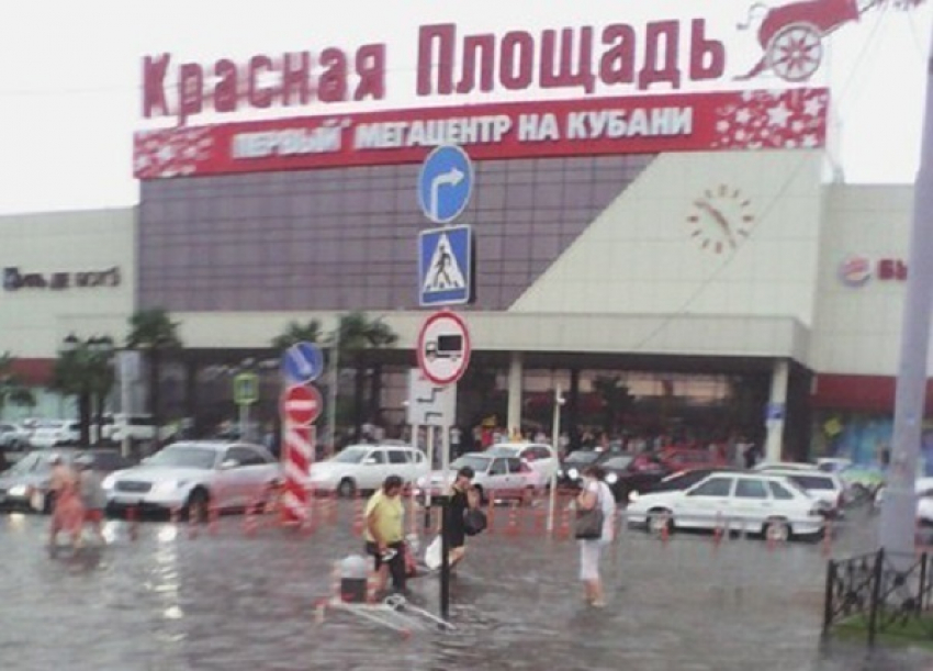 На Краснодар обрушился ливень с градом