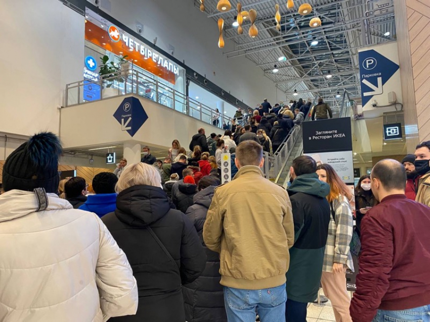 Полный хаос: краснодарцы «штурмуют» IKEA после сообщения о закрытии