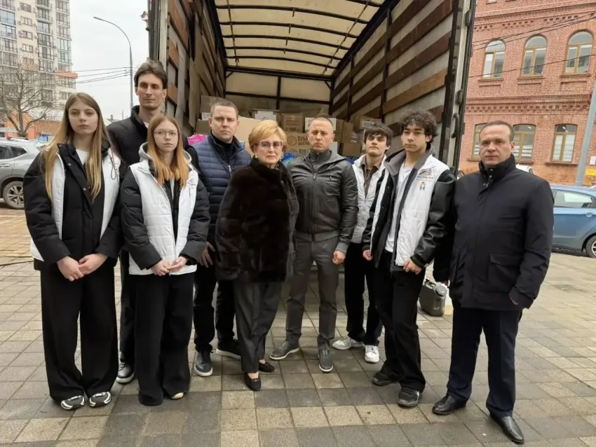 «То, о чем просили земляки»: партию гумпомощи к 23 февраля отправили депутаты Краснодара, жители и казаки 