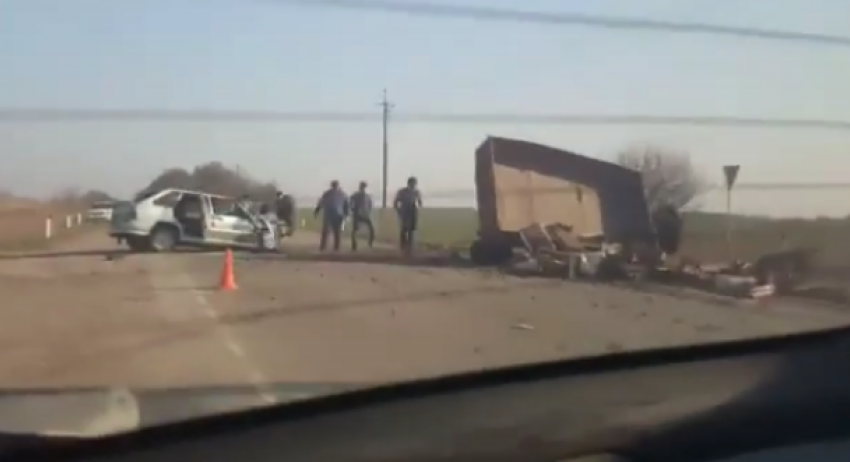  На Кубани, столкнувшись с трактором, разбился полицейский 