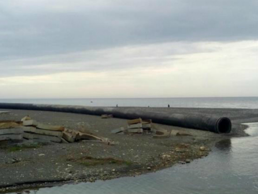 Нечистоты за несколько месяцев сгубили море возле Сочи
