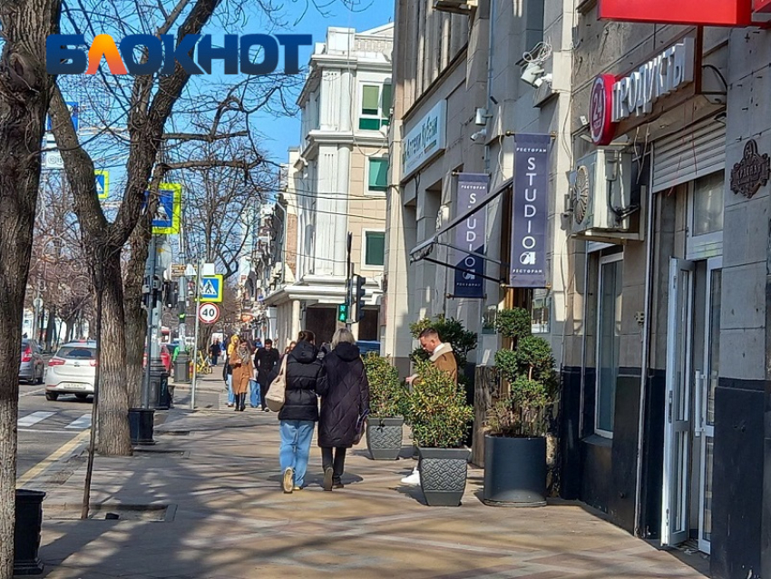 Центральную улицу Краснодара очистят от более 170 незаконных вывесок