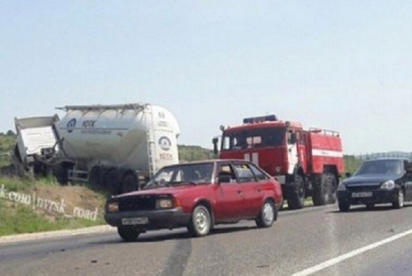 Под Анапой в ДТП с цементовозом пострадал ребенок 