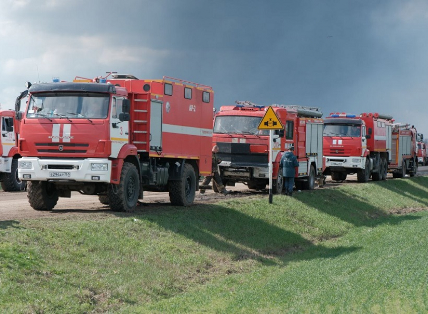 «Пенная атака» помогла потушить огонь на нефтебазе в Краснодарском крае