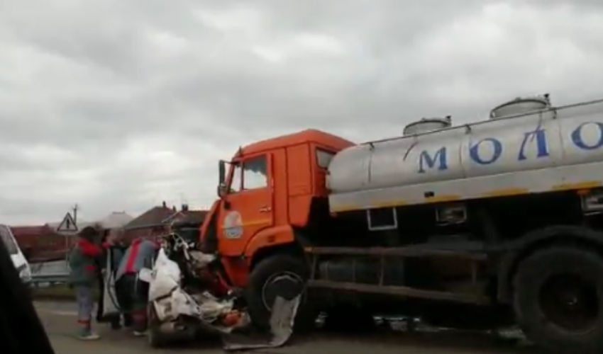  Два человека погибли в страшной аварии под Краснодаром 