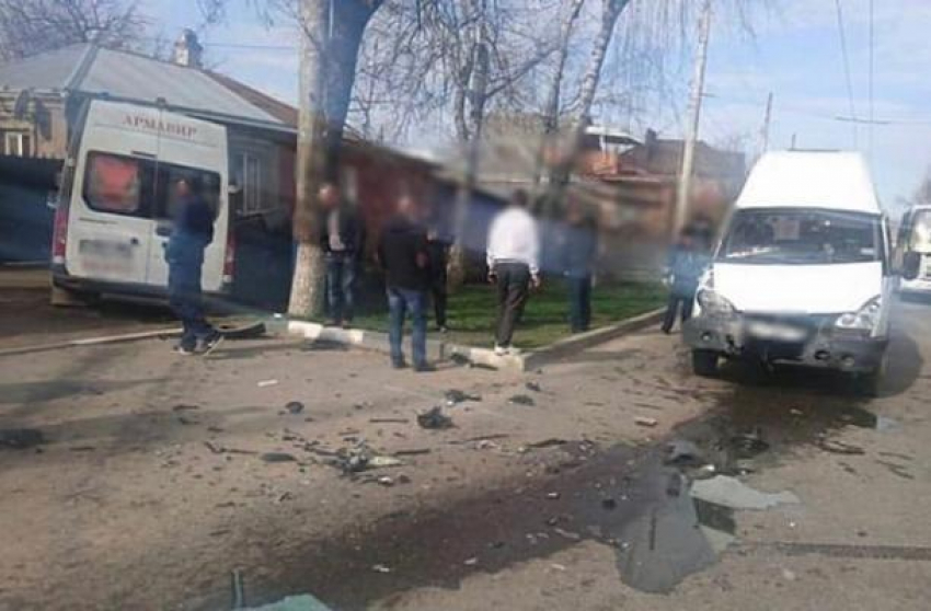 На Кубани в массовом ДТП со «скорой» один человек погиб и четверо пострадали
