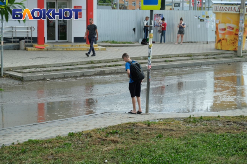 Грома грозные раскаты: в Краснодаре каждый год в июле ждут дождя и страдают от потоков небесной воды