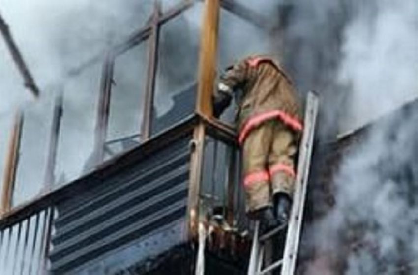 В Краснодаре спасли людей из горящей пятиэтажки