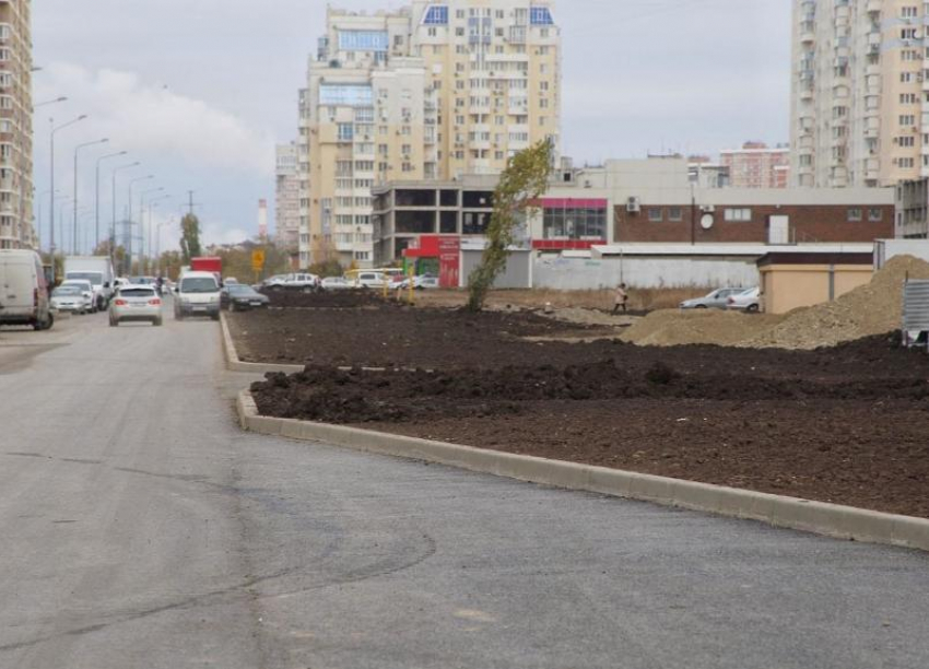 «Уже есть замечания от жителей», -  мэр Краснодара проверил дорогу на проспекте Писателя Знаменского
