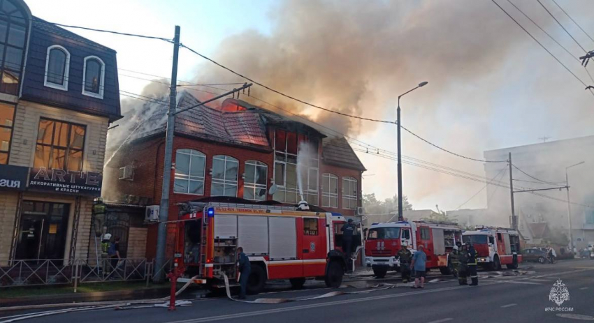 В Краснодаре для ликвидации последствий крупного пожара на Тургенева изменили маршрут пяти троллейбусов