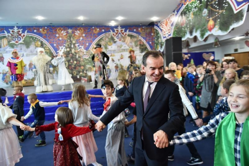 На губернаторскую елку в Краснодаре приехали больше тысячи детей 