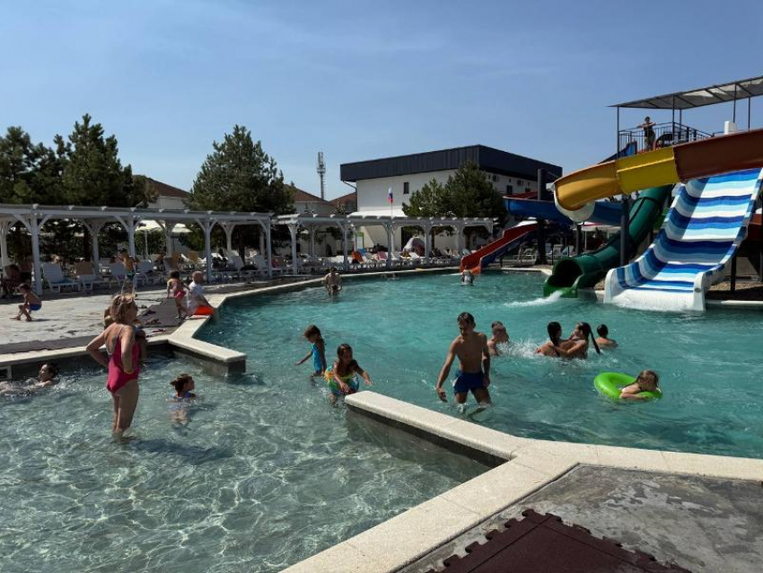 Для семей участников СВО провели бесплатную программу с аниматорами и призами 