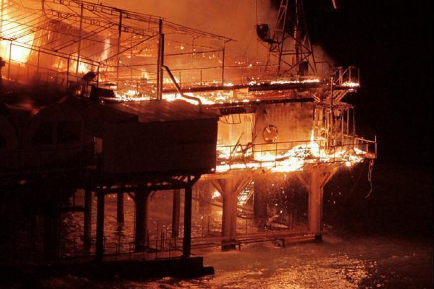 В Сочи сгорел клуб «Гавана бич» в ночь на Halloween