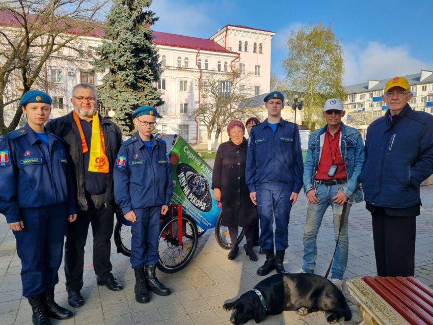 Девиз «Инвалидность - не приговор»: слепой житель Армавира отправился в новый пеший поход