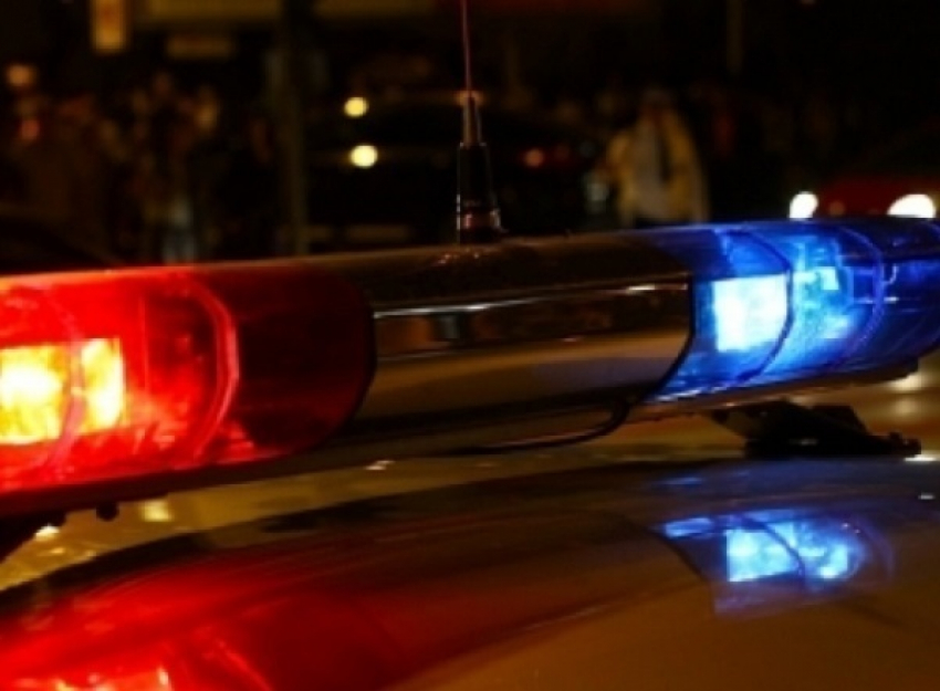 В Туапсе полицейский на служебном авто врезался в забор частного дома