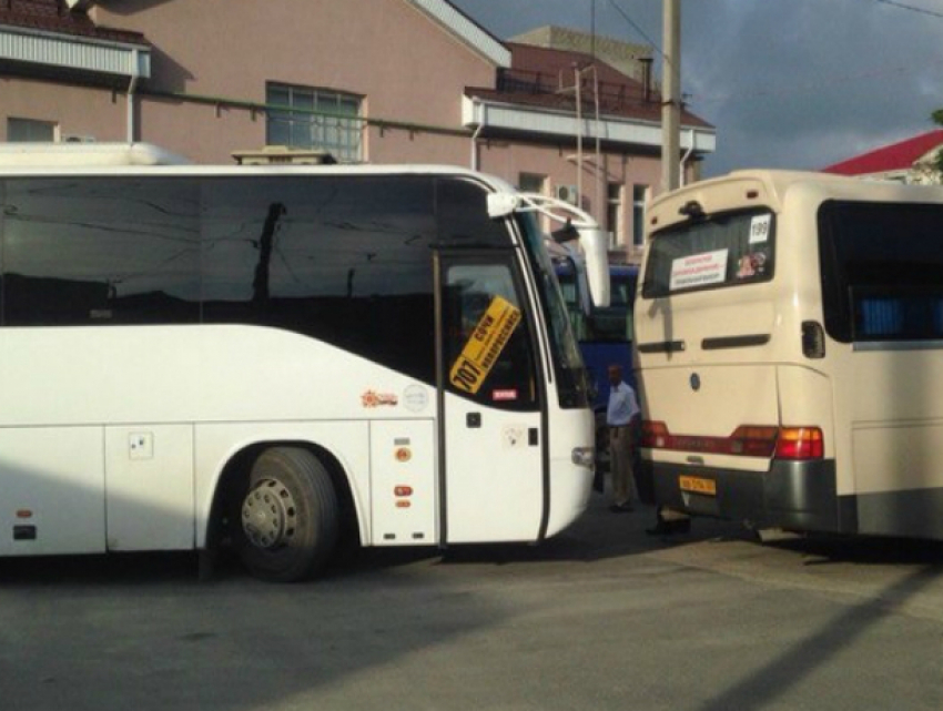 В Новороссийске столкнулись два автобуса с пассажирами