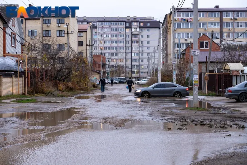 Краснодарские дороги в декабре утонули в грязи и лужах: фото и видео