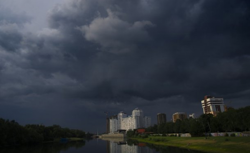 На Кубани из-за ливней и шквалистого ветра объявили экстренное предупреждение