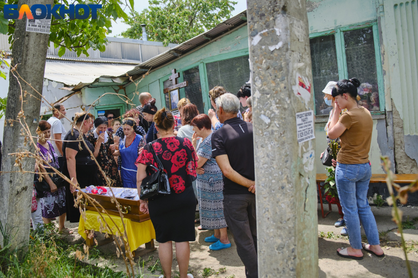 «Брат залез в холодильник без спроса»: сестра убитого в Краснодаре пятилетнего Вовы попросила лишить мать родительских прав