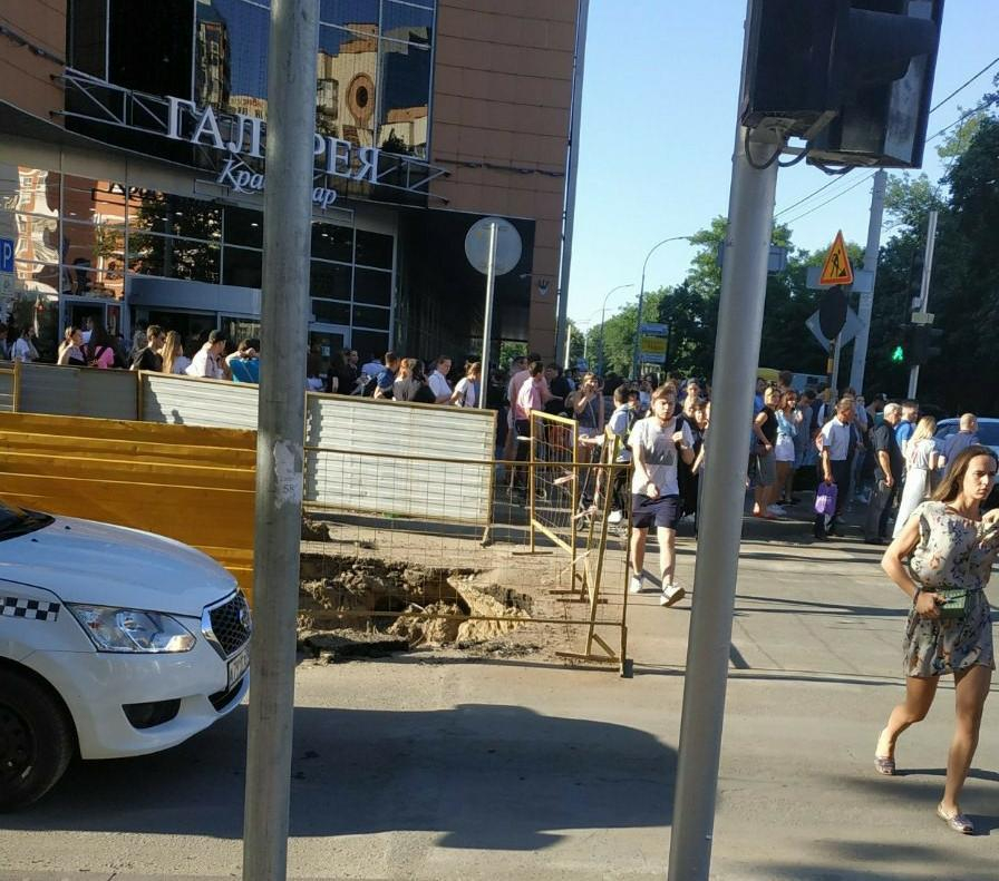 В Краснодаре эвакуировали посетителей ТРЦ «Галерея»