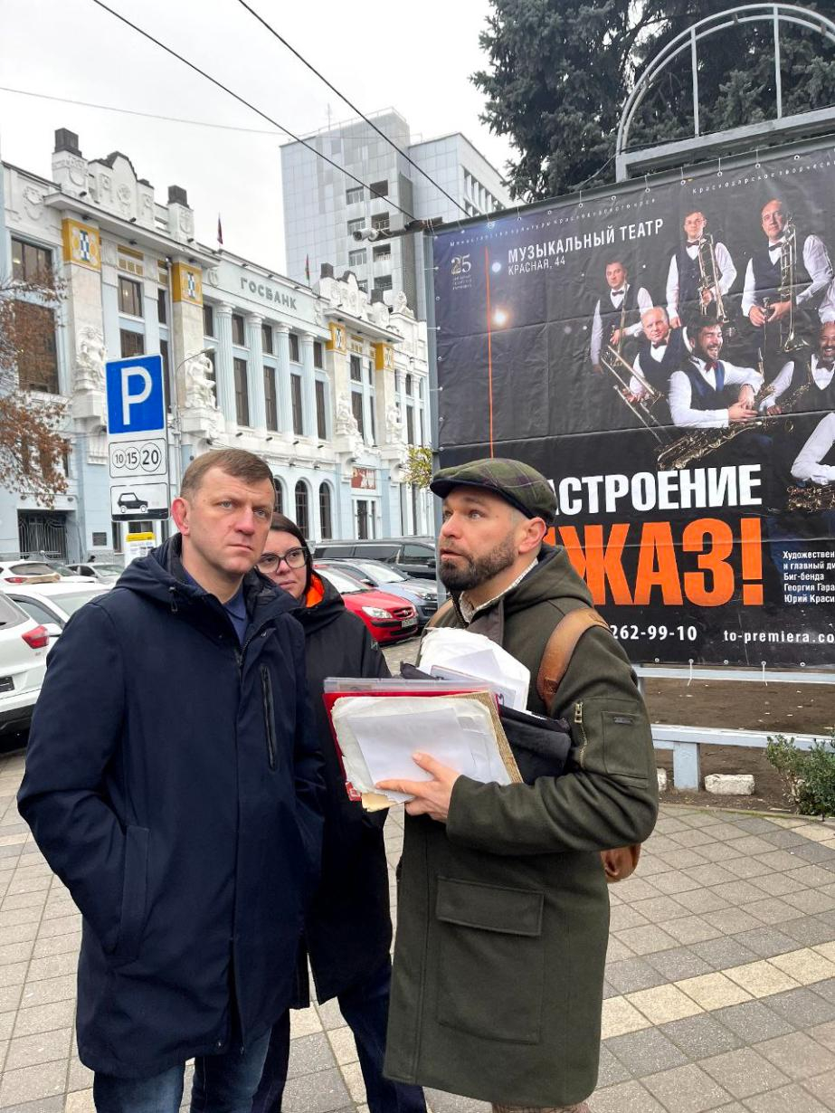 «Можно было позвать детей и переселенцев»: мэр Краснодара полтора часа изучал улицу Красную
