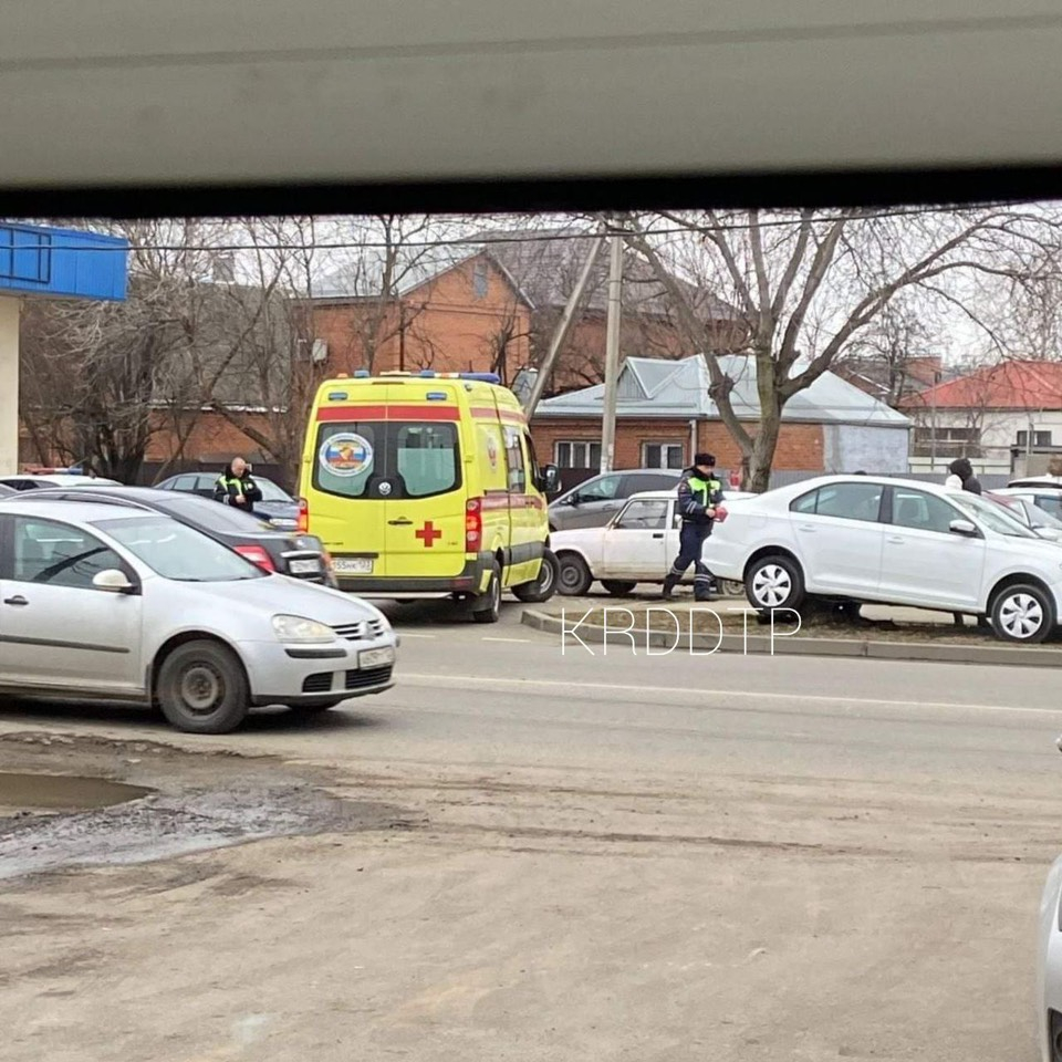 В Краснодаре 63-летний мужчина умер за рулем авто