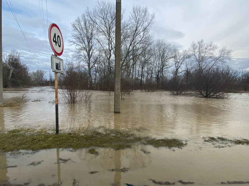 В Краснодарском крае и Адыгее предупредили об угрозе выхода рек из берегов