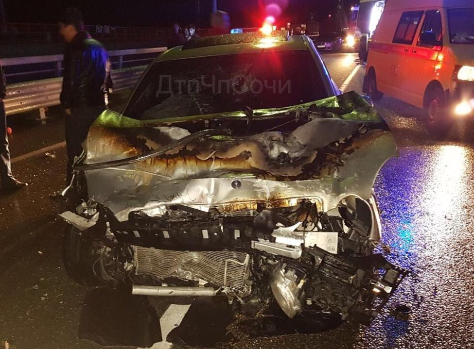 В Сочи в массовой аварии с шестью автомобилями погибли двое