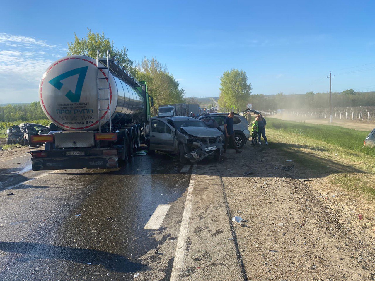 В Краснодарском крае фура столкнулась с 5 авто