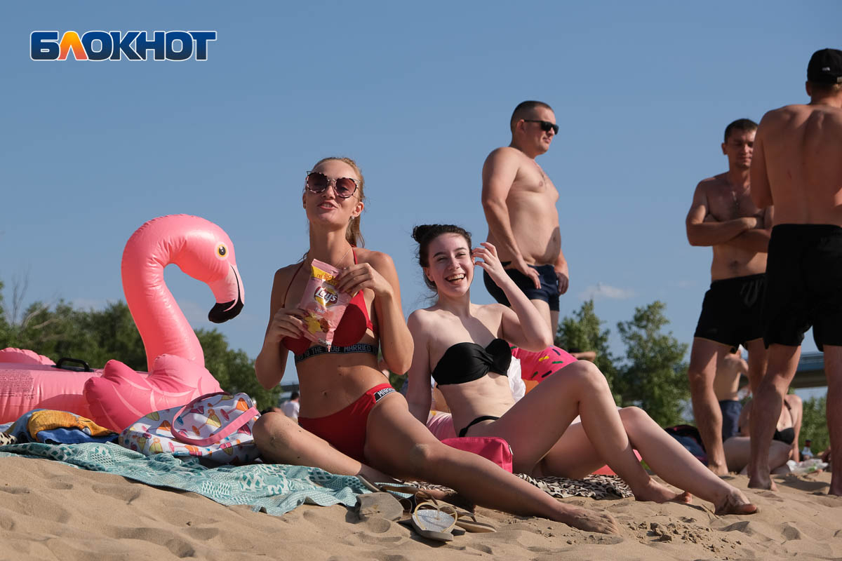 В Сочи возмутились секс-сувенирам на пляже, но они популярны на курортах других стран