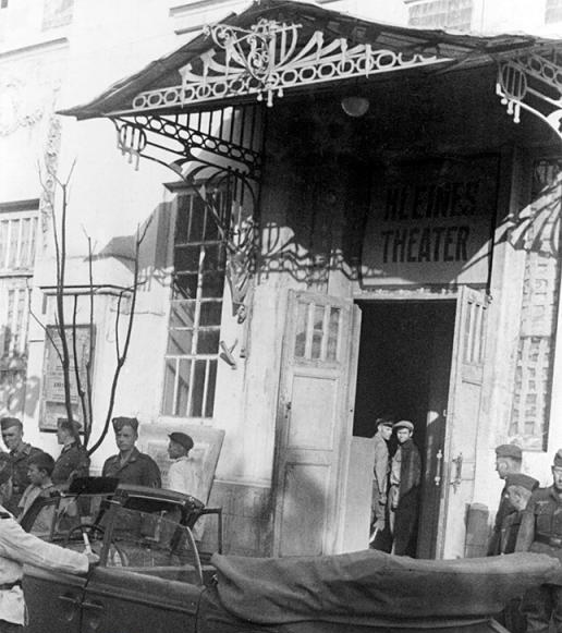 ekaterinodar-krasnodar-severnyiy-teatr-osen-1942-goda.jpg